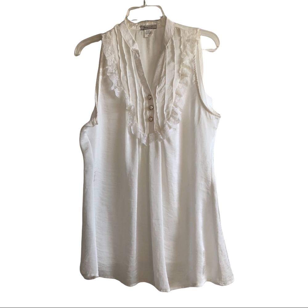 NWOT Lilly Lou Very Feminine White Top